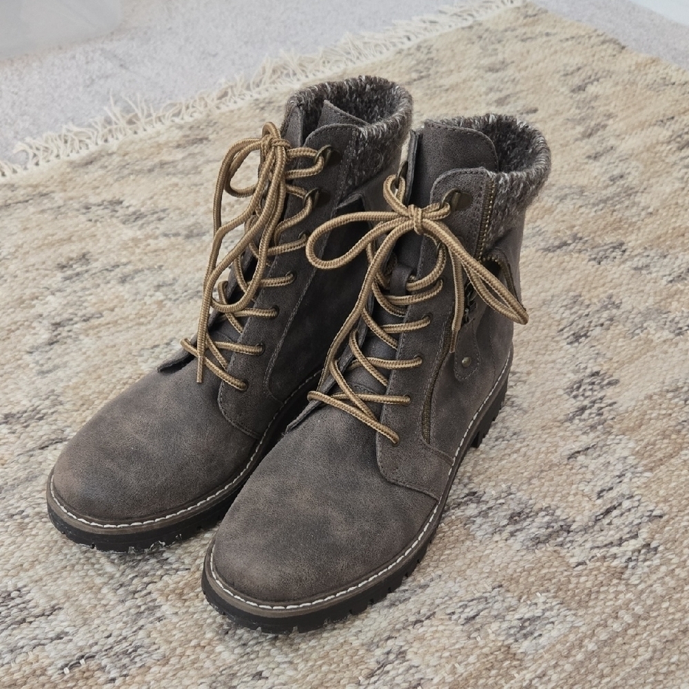 Women's Taupe Fur-Lined Lace-Up Boots
